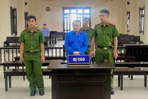 Chặn người phụ nữ đi xe máy trong đêm khuya hiếp dâm, cướp tài sản