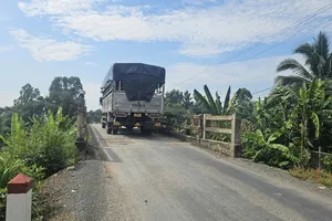 Nhiều cầu trên tuyến đường đến biên giới Long An xuống cấp gây mất an ATGT