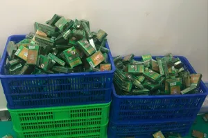 Long An: Bắt nhóm sản xuất dầu gió giả quy mô lớn