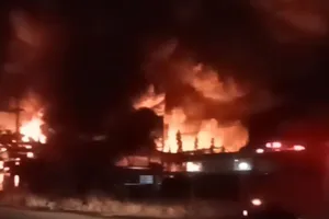 Cháy kho nguyên liệu ở Long An do chập điện không ảnh hưởng đến môi trường