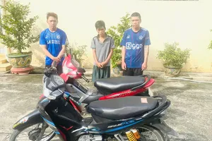 3 thanh niên lên mạng đăng hình gái xinh lừa đảo để cướp tài sản