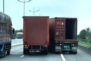 Bắt giam hai tài xế chạy chèn ép nhau trên cao tốc