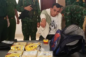 Nam thanh niên mang hơn 10 kg ma túy từ Campuchia về Việt Nam thì bị bắt