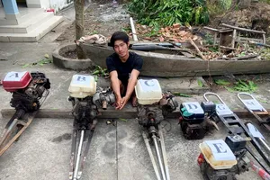 Bắt kẻ chuyên trộm xuồng máy lúc đêm khuya ở Long An 