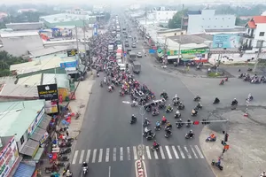 Tăng tiền phạt, nhiều công nhân vẫn 'vô tư' vi phạm giao thông trên quốc lộ 1