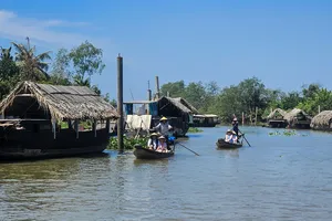 Du khách quốc tế thích thú trải nghiệm sông nước Tiền Giang 