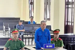 Cự cãi khi quét sân, bốn người bị đâm trọng thương