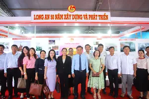 Sôi động Hội chợ kỷ niệm 50 năm giải phóng tỉnh Long An