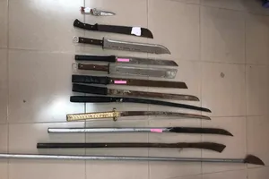 Long An: Bắt 22 thanh thiếu niên dùng hung khí giải quyết mâu thuẫn