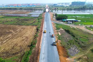 Đường Hồ Chí Minh đoạn Chơn Thành – Đức Hòa tăng tốc về đích