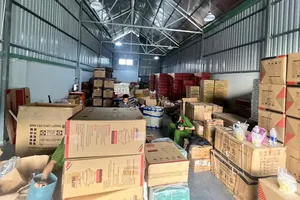 Phát hiện hơn 3,3 tấn hàng hóa không rõ nguồn gốc ở Long An