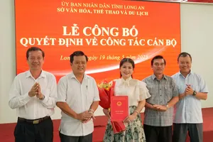 Bổ nhiệm NSND Hồ Thị Ngọc Trinh làm Trưởng đoàn cải lương Long An