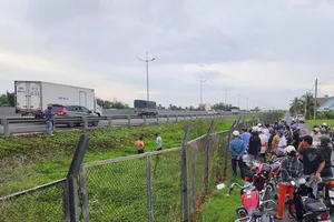 Say rượu, người đàn ông đòi lao khỏi xe trên cao tốc TP.HCM – Trung Lương