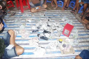 Tây Ninh: Bắt quả tang 43 người đang lắc tài xỉu trong căn nhà hoang