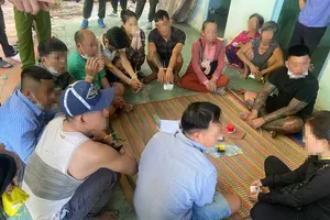 20 người đang lắc tài xỉu ở Tây Ninh thì bị công an phát hiện