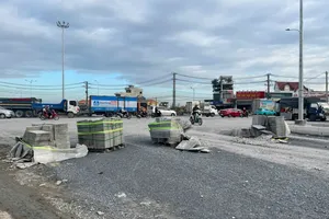 Tây Ninh: Vòng xoay Tua Một ngổn ngang, dân khốn khổ vì bụi