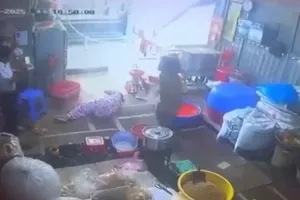 Mâu thuẫn tiền bạc, chồng hờ sát hại vợ rồi tự sát