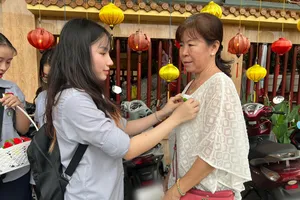 Người dân TP.HCM viếng chùa nhân ngày Đại lễ Vu Lan