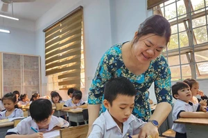 Một tiết học của cô trò Trường Tiểu học Lê Văn Thọ, quận 12. Ảnh: NGUYỄN QUYÊN.