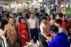 Tiểu thương chợ Bến Thành, TP.HCM kỳ vọng vào ngày hội livestream