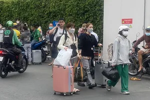 Người dân tấp nập quay lại TP.HCM sau dịp Tết Dương lịch 2024