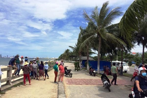 Dân Đà Nẵng góp tiền an táng thi thể vô danh trôi trên biển