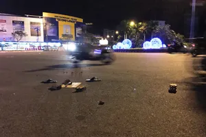 Liếc ngang đám chạy xe lạng lách, bị đánh nhập viện