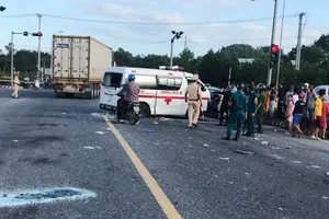 Thông tin mới vụ nữ y tá văng khỏi xe cứu thương sau tai nạn