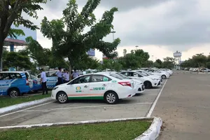 Phản đối Grab ‘chui’, tài xế taxi bị đề nghị điều tra