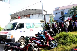 Hốt hoảng phát hiện nam thanh niên treo cổ trên cây trứng cá