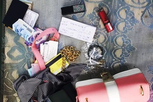 Thanh niên lên cơn nghiện dùng dao đâm cô gái, cướp túi xách