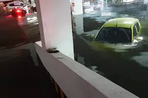 Đà Nẵng: mưa lớn kéo dài khiến hầm chui, chung cư ngập nặng