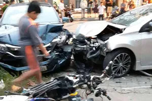 Ô tô húc văng học sinh 14 tuổi ở Đà Nẵng