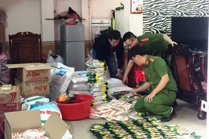 Bắt quả tang một hộ dân làm bột ngọt giả