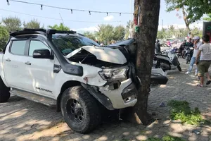 Phóng viên bị nhóm người xăm trổ đánh khi tác nghiệp