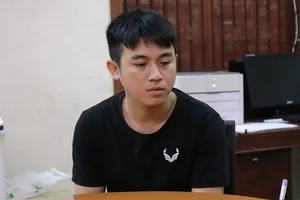 Giấu ma túy trong dép, chở loa kẹo kéo để qua mặt cảnh sát