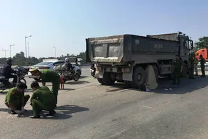 Người phụ nữ bị xe ben cán tử vong bỏ lại 2 con nhỏ 