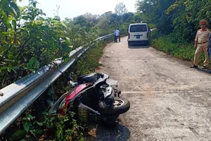Nữ sinh tử vong khi cùng bạn lên đỉnh Bàn Cờ bằng xe máy