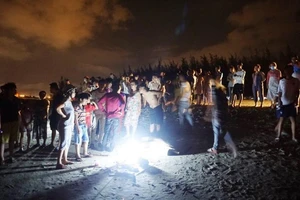 3 sinh viên tắm biển bị sóng cuốn trôi