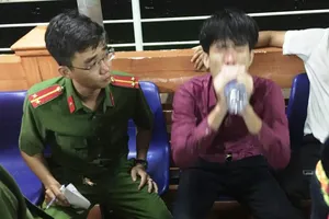 Đà Nẵng: Cả trăm người tìm thanh niên ngáo đá nhảy xuống vực