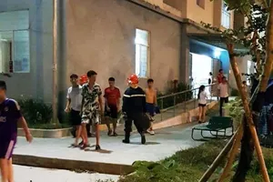 Đốt nhang chung cư khóa cửa gây cháy, nhiều người bỏ chạy