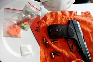 Nhóm nam nữ mang theo súng vào khách sạn chơi ma túy