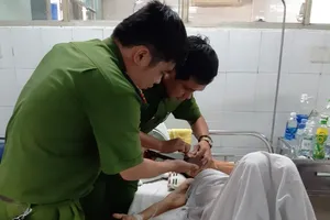 Công an Đà Nẵng đến tận giường bệnh làm CMND cho bệnh nhân