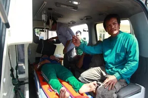 Năm ngư dân bị ngộ độc trên biển, một người tử vong