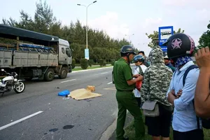 Cụ ông 82 tuổi tử vong khi xe máy lao vào gốc cây