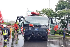 Xe chữa cháy triệu đô, trực thăng diễn tập tại Đà Nẵng