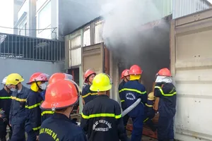 Cháy kho chứa thiết bị năng lượng mặt trời ở Đà Nẵng