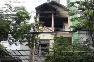 1 người Hàn Quốc nhảy từ tầng 2 để thoát khỏi đám cháy