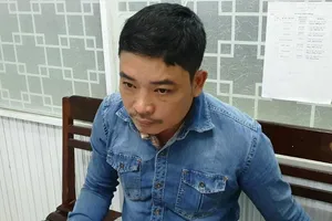 Kẻ trộm đập kính ô tô 'chê' điện thoại, máy tính