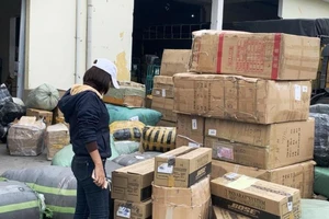 Tạm giữ lô hàng thời trang nhái thương hiệu trị giá 5 tỉ đồng